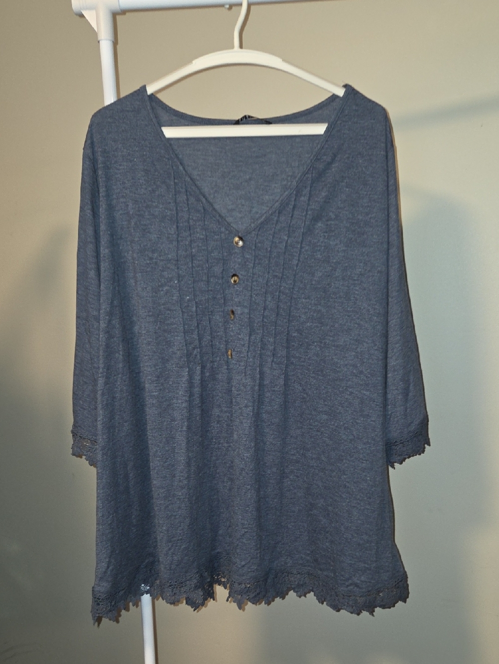 BloomChic Button‑Front Tunic Top Women’s 18–20 | Flowy Plus Size